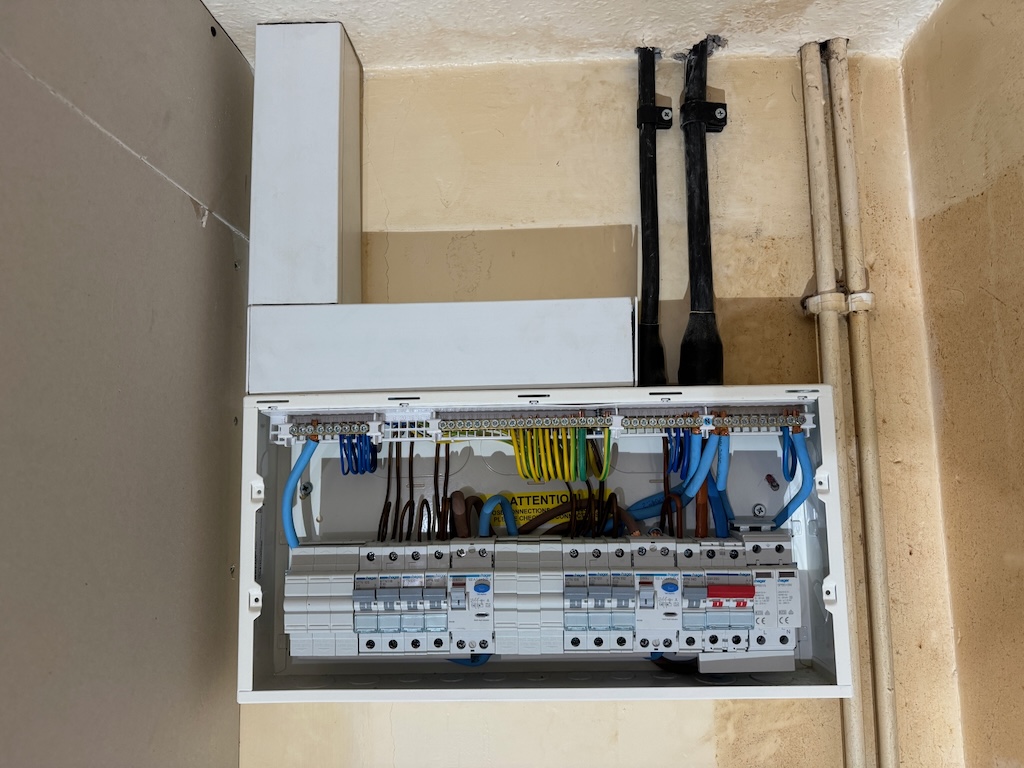 Hager Split Load SPD Consumer Unit on a rewire including submain's
