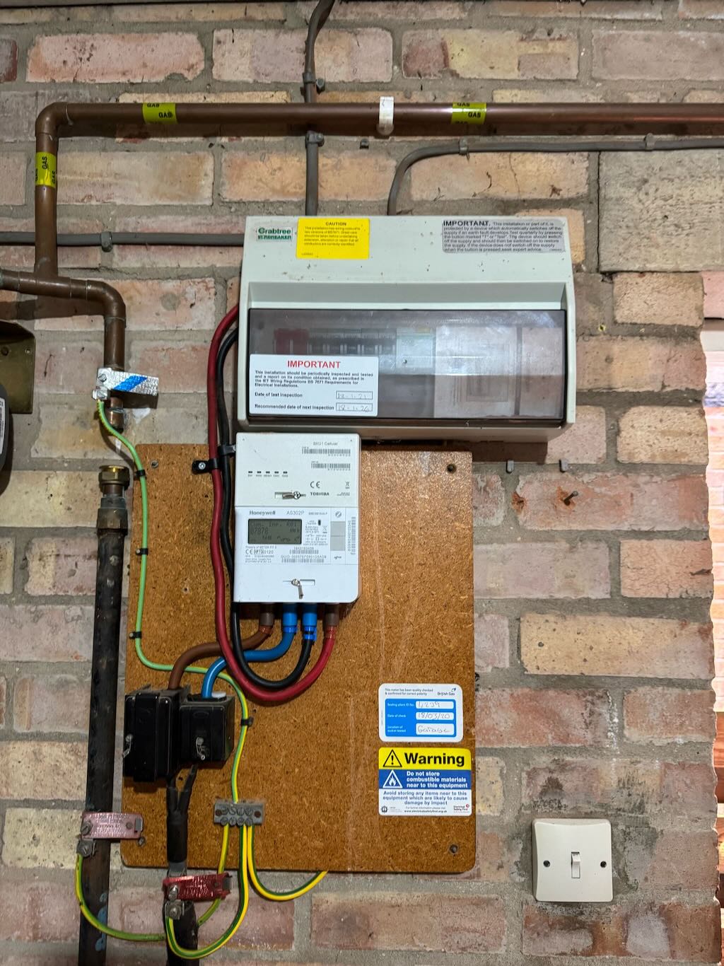 Old Crabtree Starbreaker consumer unit